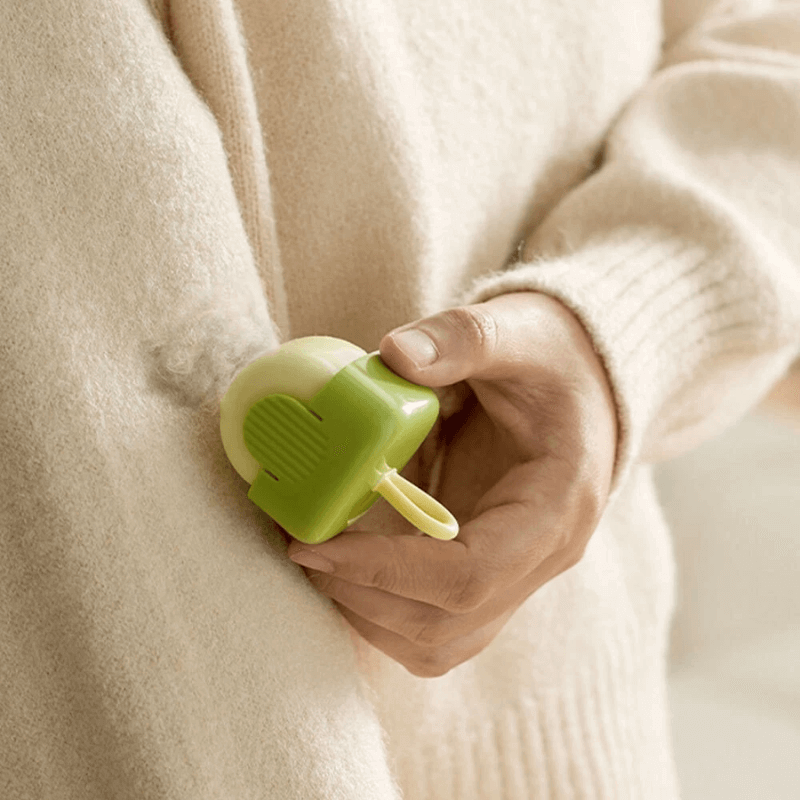 Portable Lint Roller x 2 by CleoPetra – design and key features